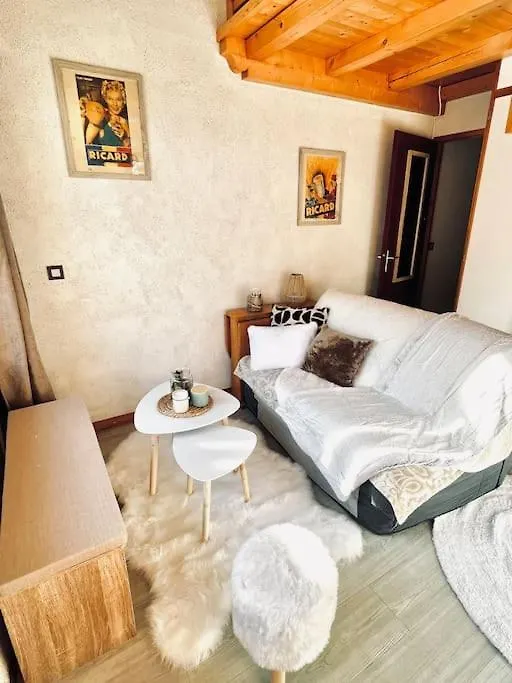 Appartement Calme Et Chaleureux Demi-Quartier Apartment
